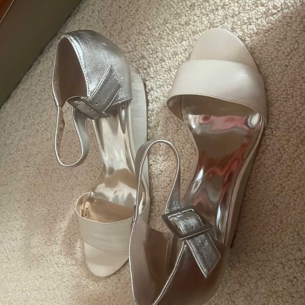 NINE WEST - “Best in Show” silver wedges